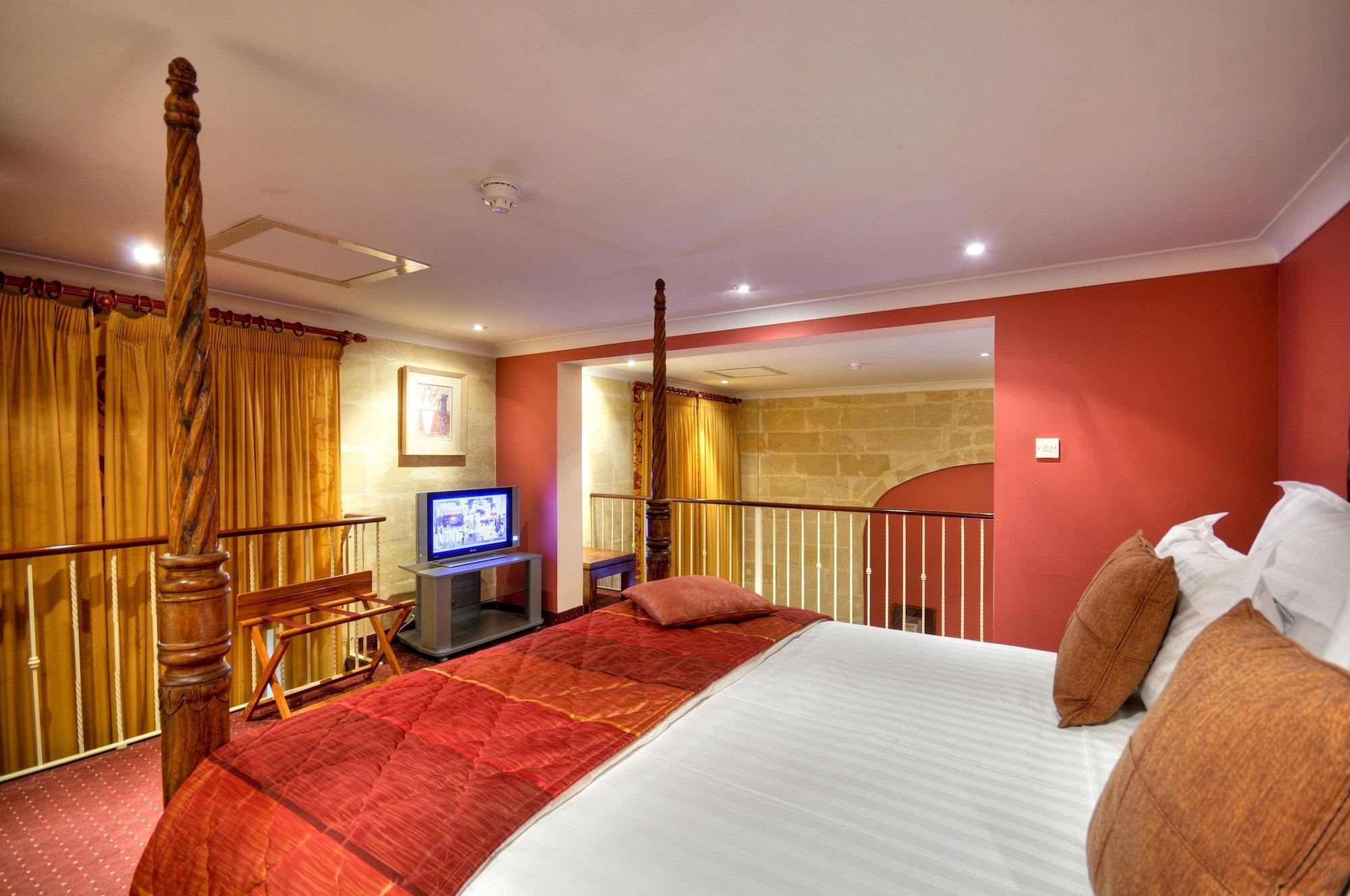 Ax Palazzo Capua Hotel Слима Екстериор снимка