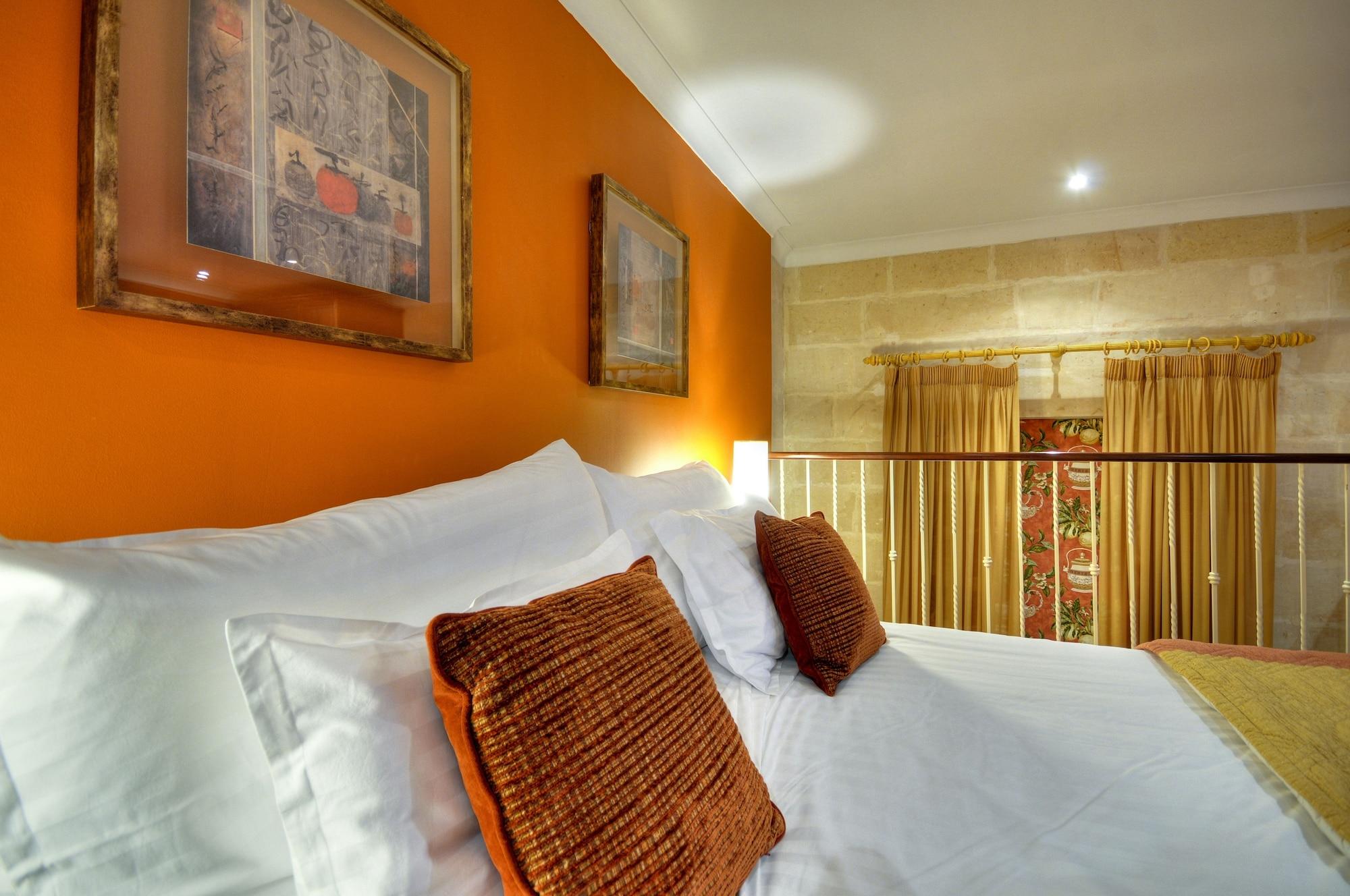 Ax Palazzo Capua Hotel Слима Екстериор снимка