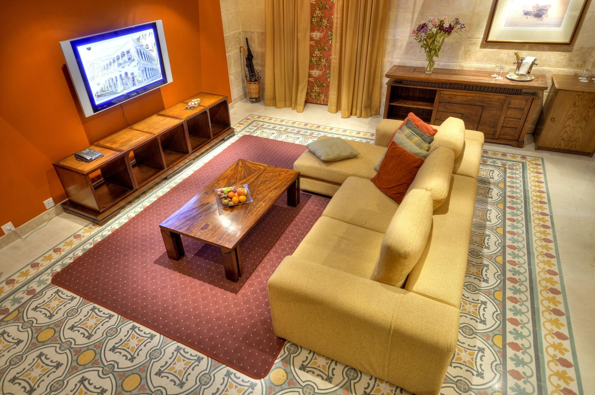 Ax Palazzo Capua Hotel Слима Екстериор снимка