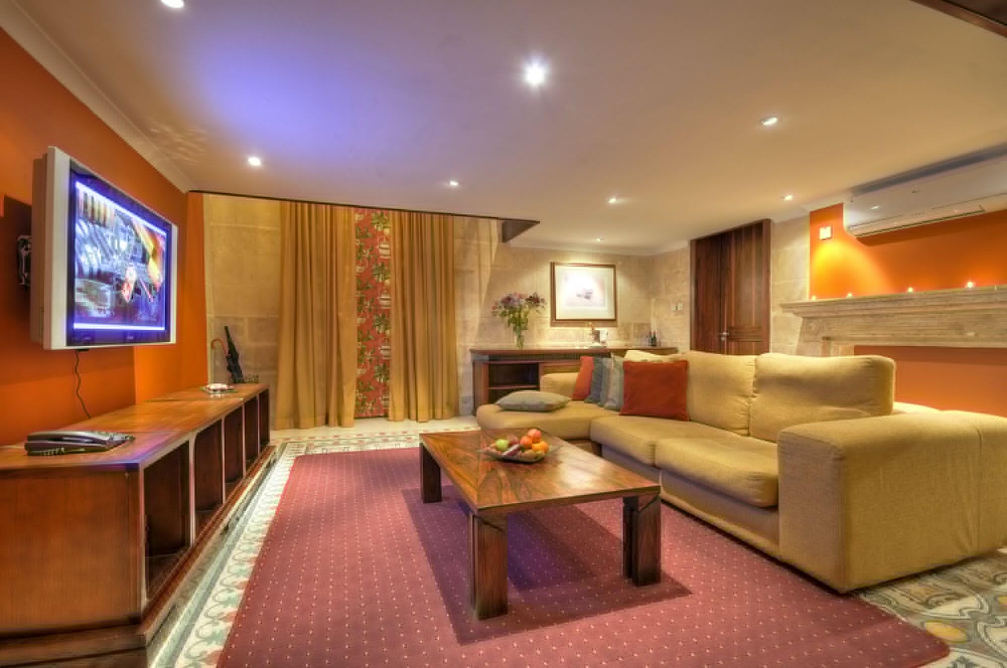 Ax Palazzo Capua Hotel Слима Екстериор снимка