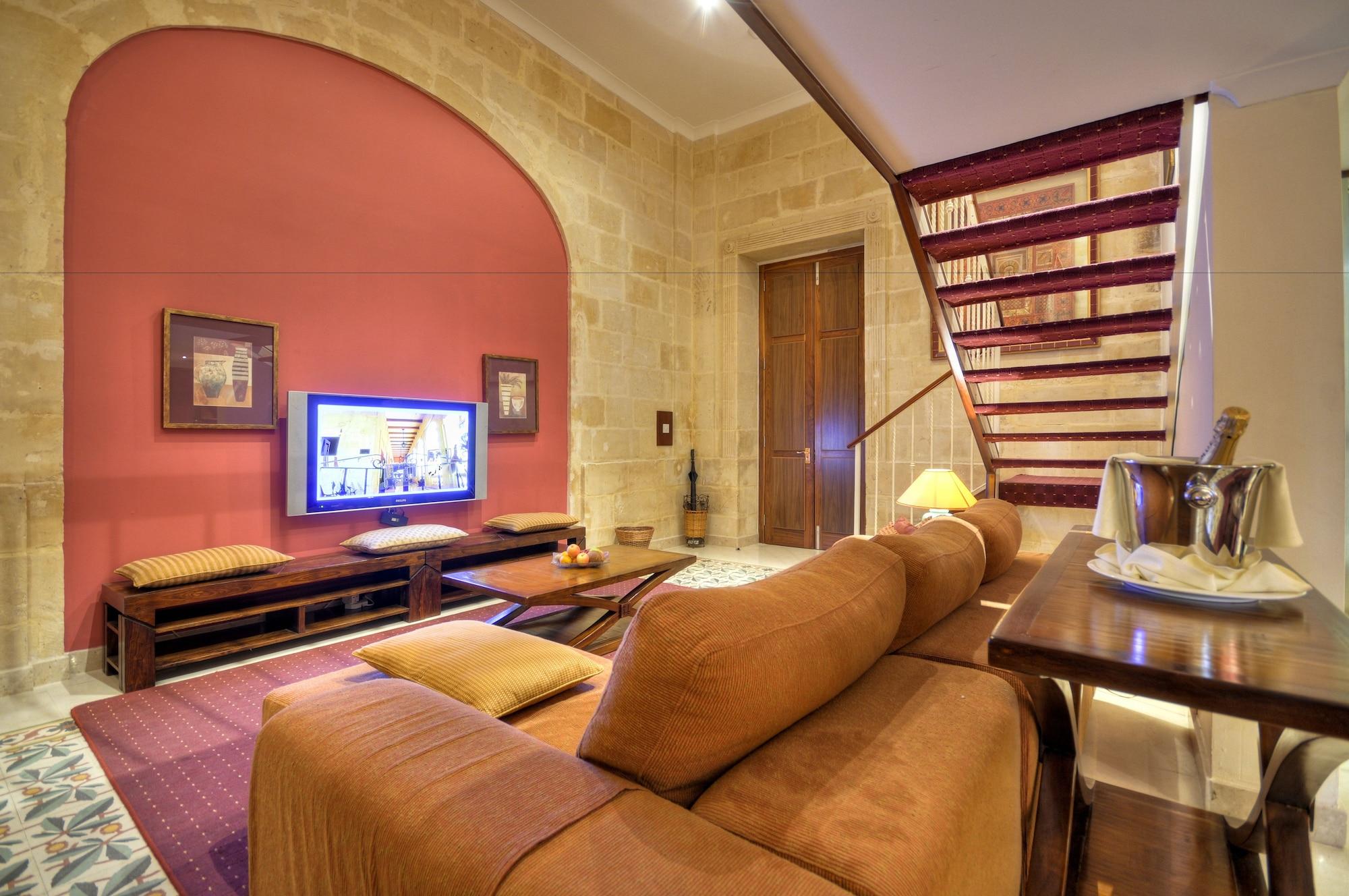 Ax Palazzo Capua Hotel Слима Екстериор снимка