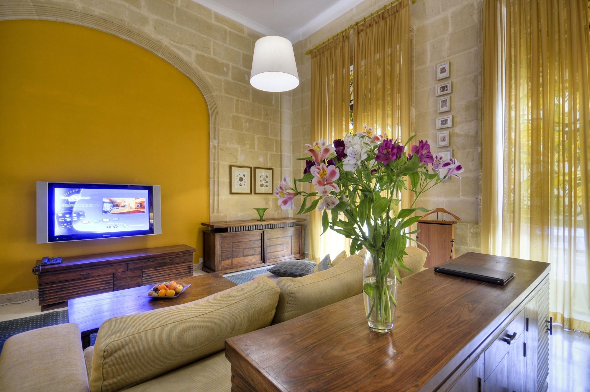 Ax Palazzo Capua Hotel Слима Екстериор снимка