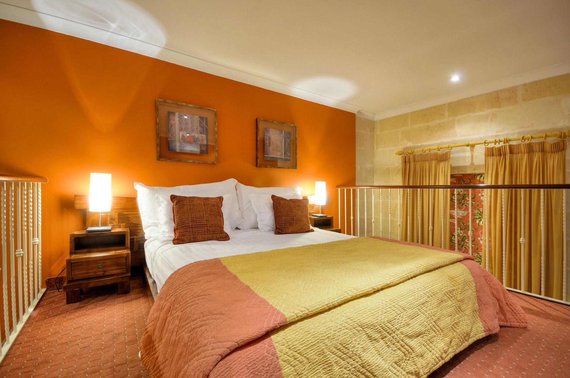 Ax Palazzo Capua Hotel Слима Екстериор снимка