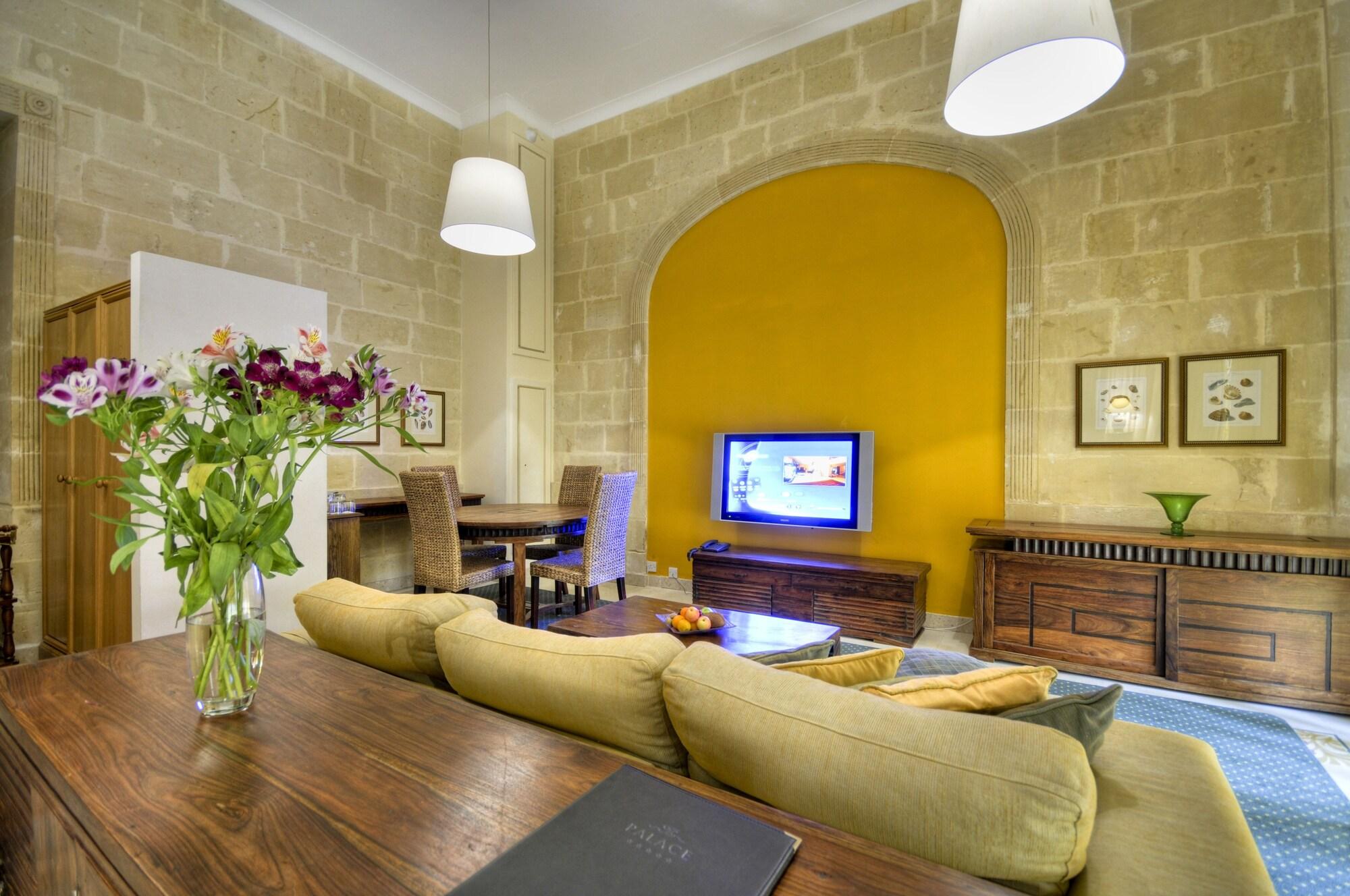 Ax Palazzo Capua Hotel Слима Екстериор снимка