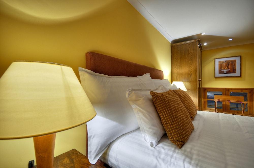 Ax Palazzo Capua Hotel Слима Екстериор снимка