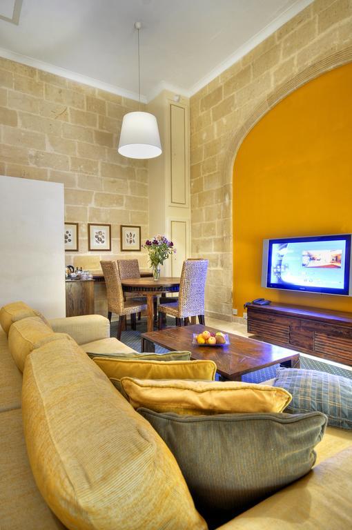 Ax Palazzo Capua Hotel Слима Екстериор снимка