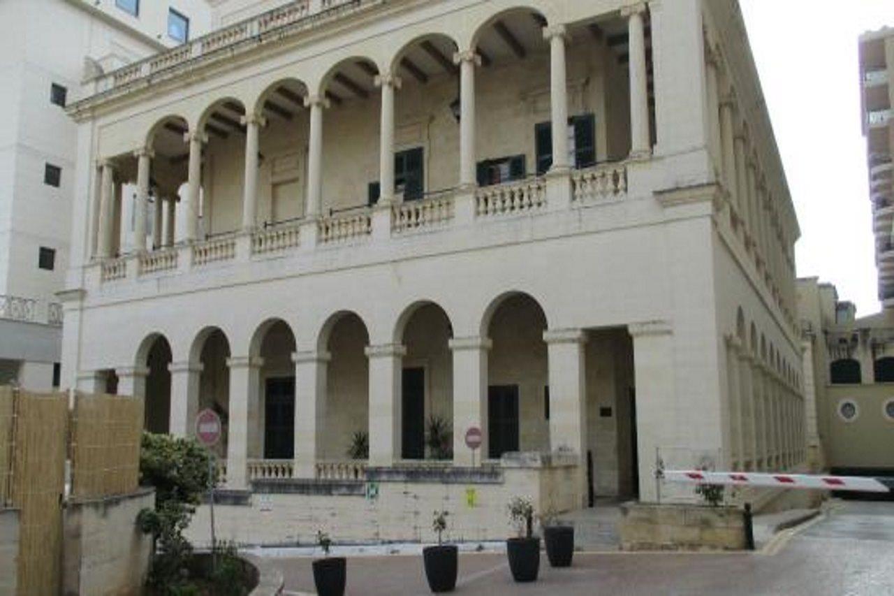 Ax Palazzo Capua Hotel Слима Екстериор снимка