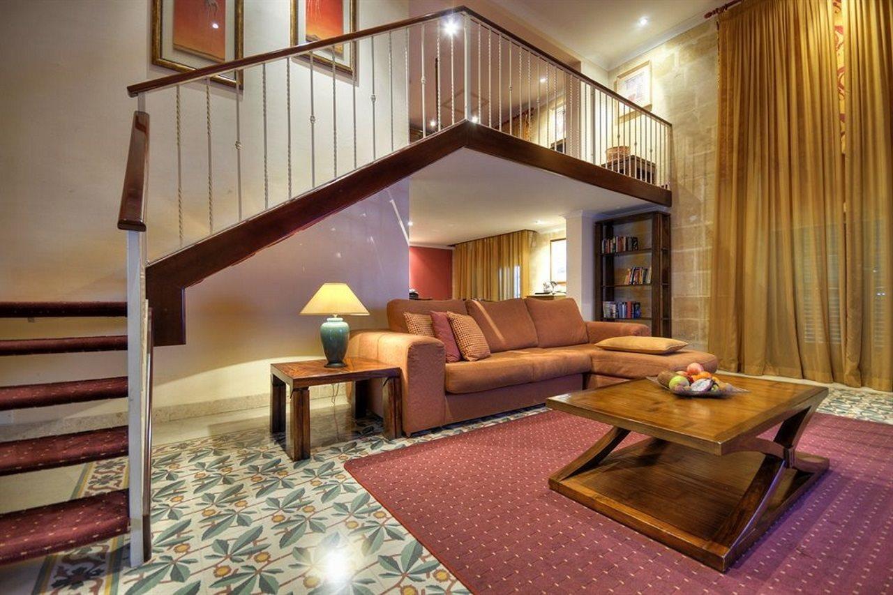 Ax Palazzo Capua Hotel Слима Екстериор снимка