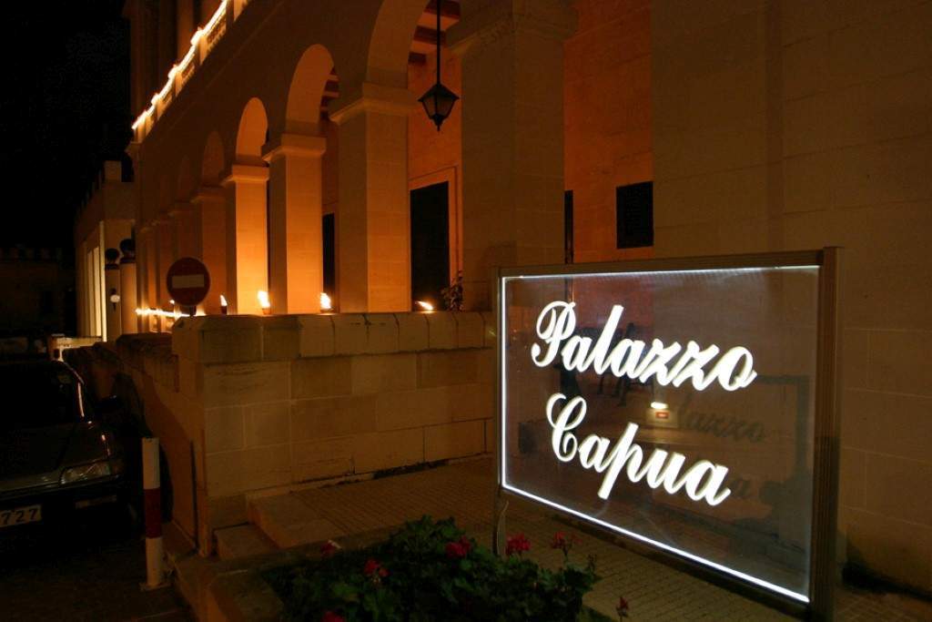 Ax Palazzo Capua Hotel Слима Екстериор снимка